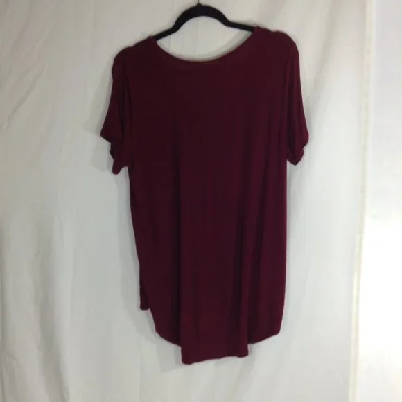 JanetChung Maroon Tee Size Medium - Picture 2 of 5